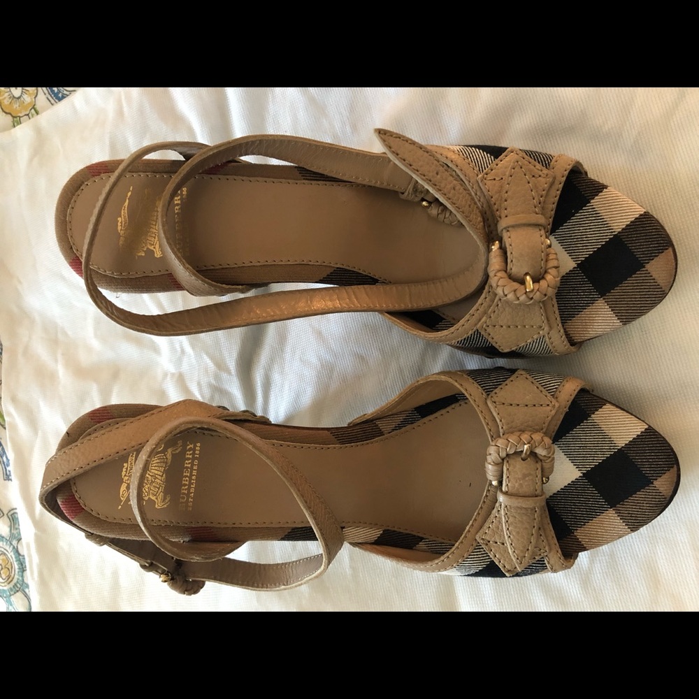 Never worn Burberry Authentic Summer Sandals